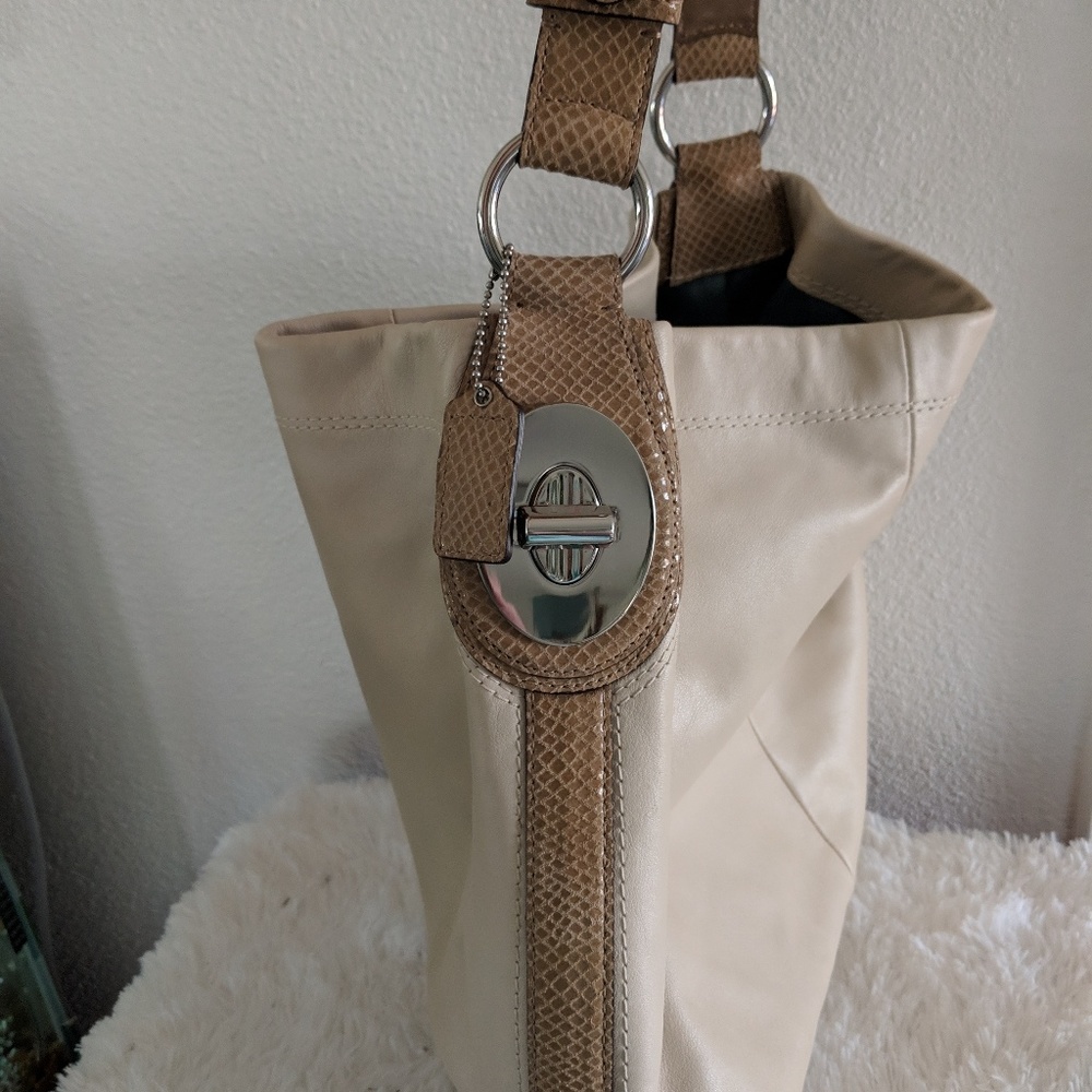Coach Shoulder Bag - Picture 3 of 8